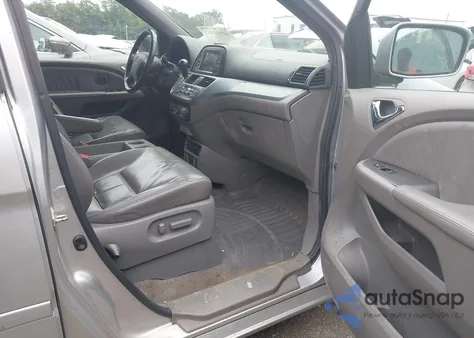 2010 Honda Odyssey Touring z USA, uszkodzony, nr VIN 5FNRL3H9XAB085936